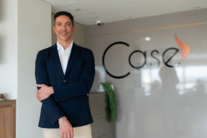 Paulo Henrique Silva Maia destaca a necessidade de políticas de proteção, educação financeira e acompanhamento social para prevenir o abuso financeiro contra idosos.